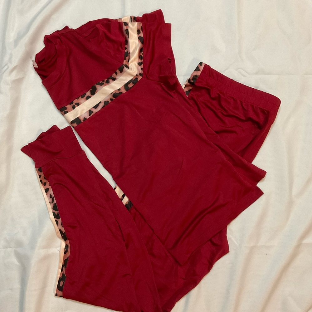 💸 Track suit - Picture 1 of 6